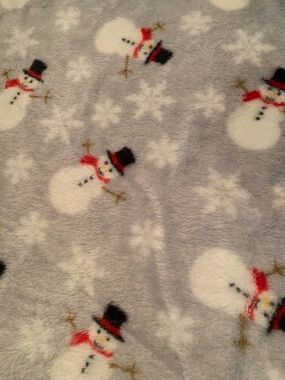 Cosy snowman and snowflake soft blanket
